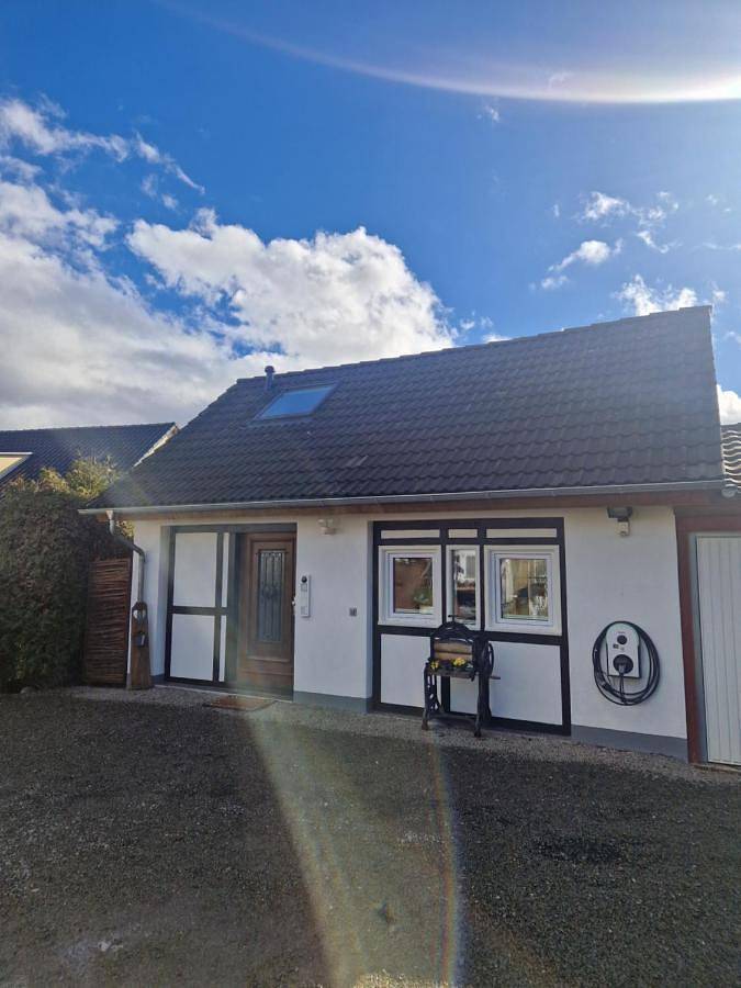 Ferienwohnung für 2 Personen, mit Terrasse und Garten sowie Ausblick in Much
