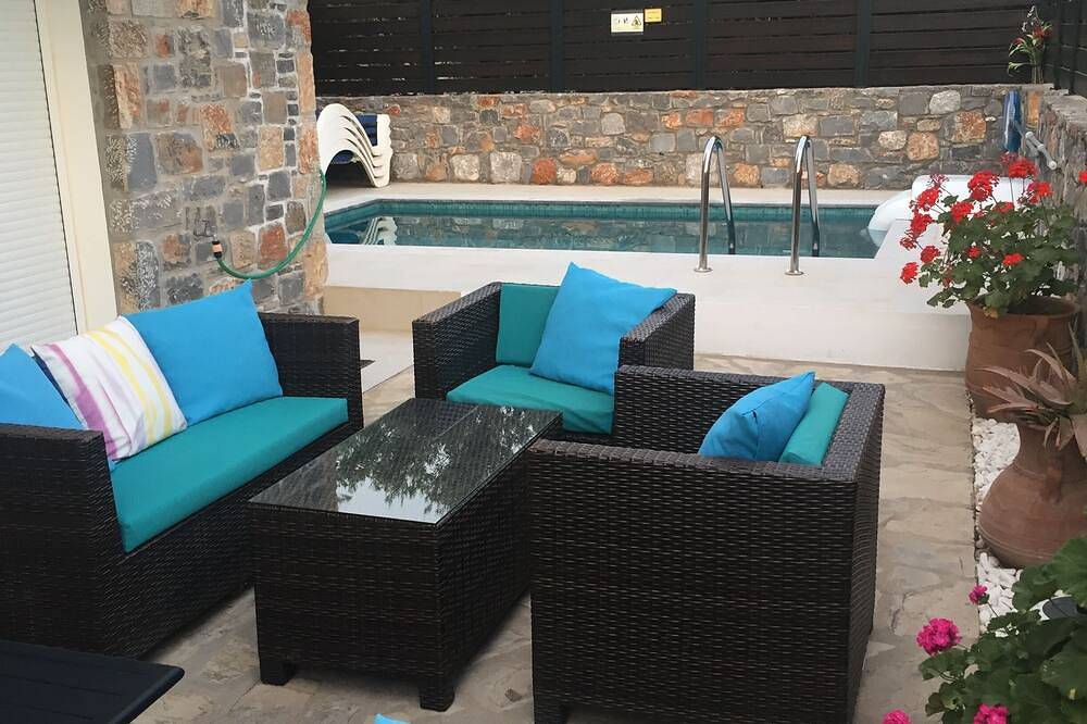 Private 2 Schlafzimmer Villa mit kleinem Pool im Zentrum von Elounda in Elounda, Kreta Norden