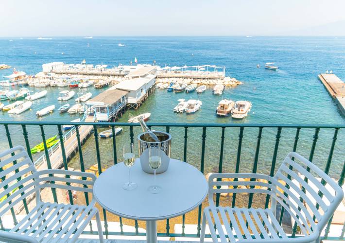 Holiday apartment for 6 people, with ocean view and balcony in Sorrento