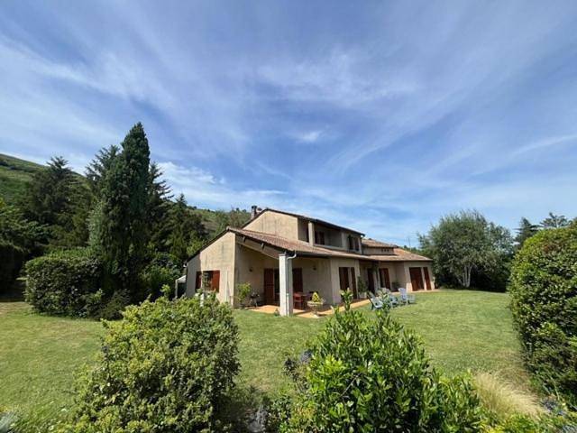 Location de vacances pour 8 personnes, avec Balcon et Terrasse ainsi que Jardin et Vue à Saint-Désirat - 2