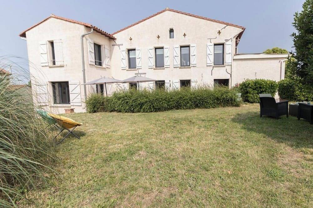 Les Echaunes Vacation Rental for 6 People in Caraman, Lauragais