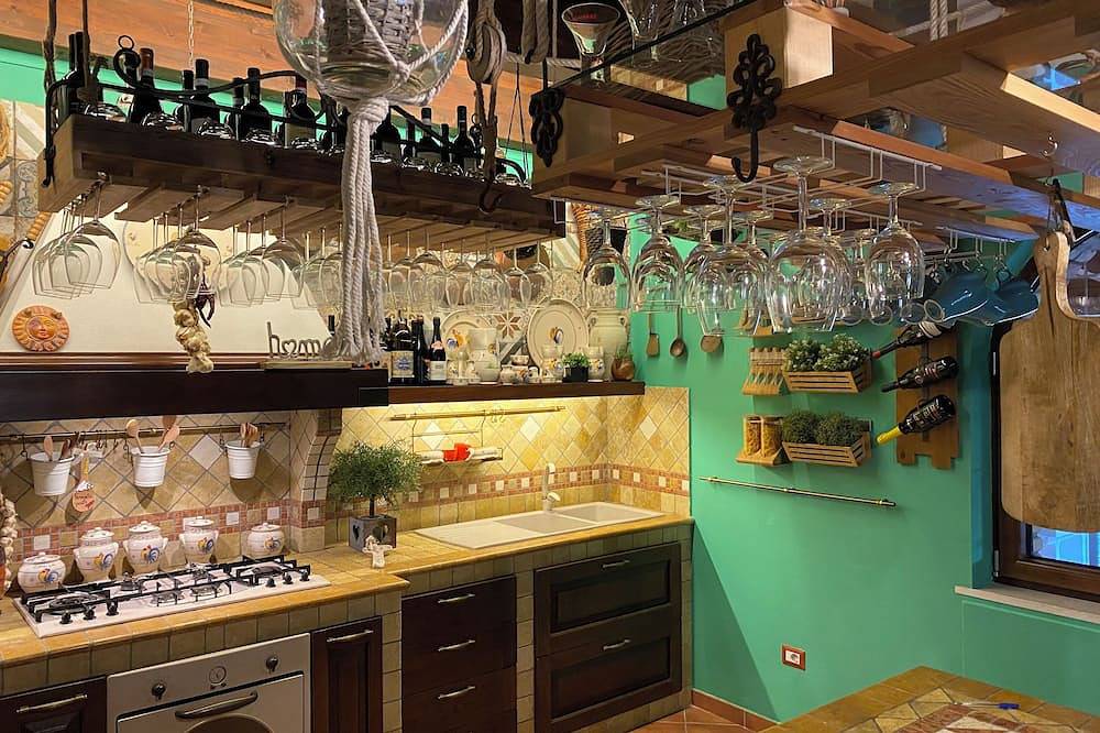 4 Bedroom Villa in Campania in Mirabella Eclano, Avellino Provinz