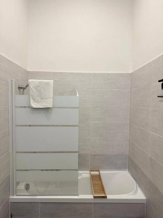 Double Room with Private Bathroom in Torre Annunziata, Parco nazionale del Vesuvio