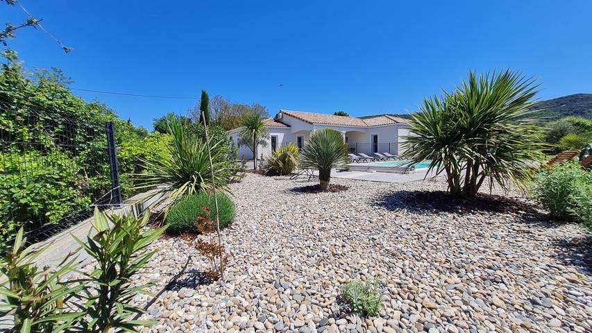 Villa pour 10 personnes, avec piscine ainsi que jardin et terrasse en Rhône-Alpes - 2