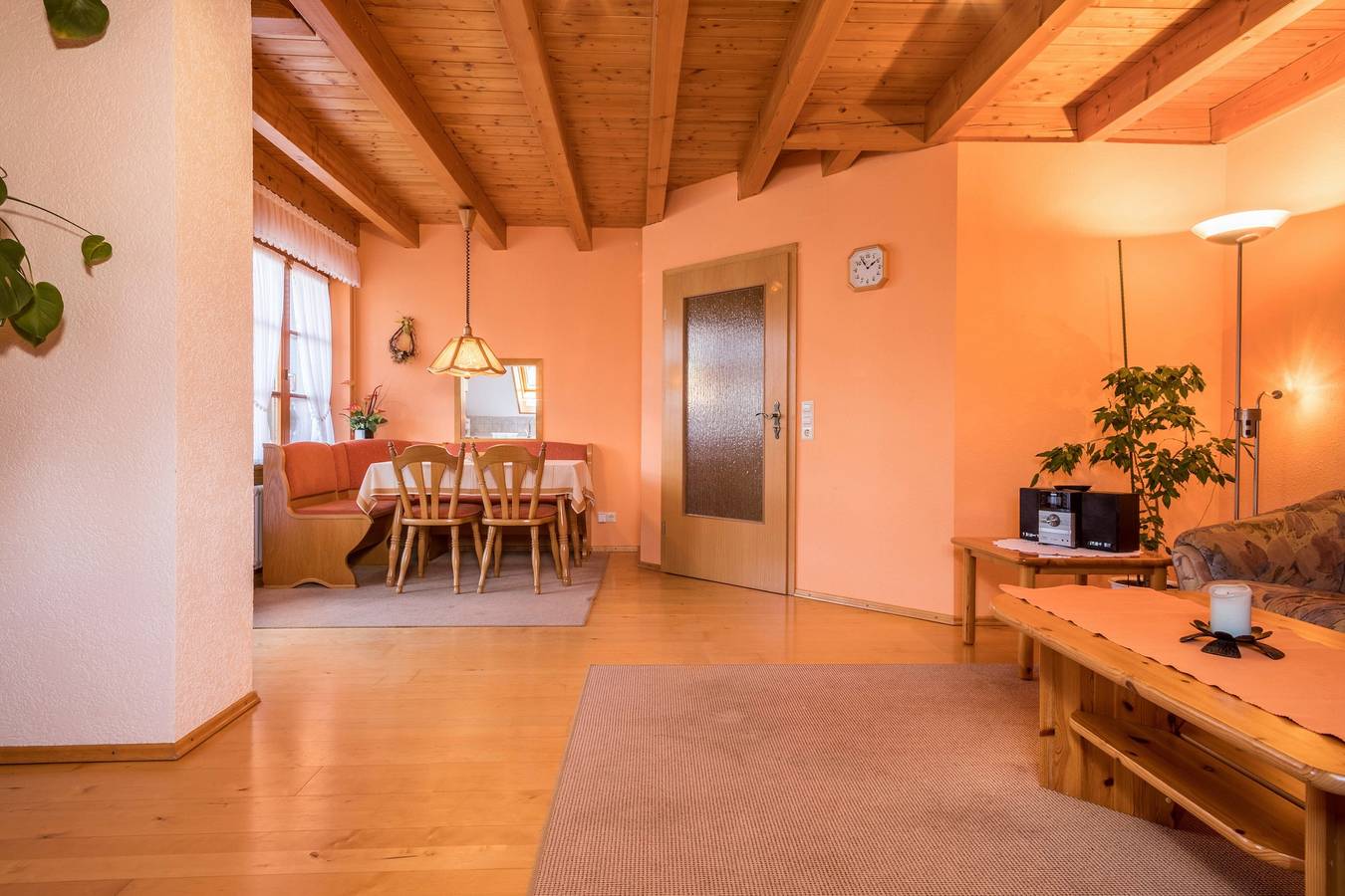 Apartamento entero, Apartamento "Heimpel" con vistas al lago y a la montaña, Wi-Fi y balcón in Kressbronn, Region Bodensee-Oberschwaben