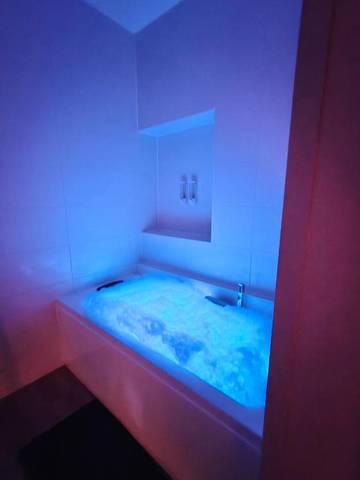 Gîte pour 2 personnes, avec jacuzzi à Châtel-Guyon