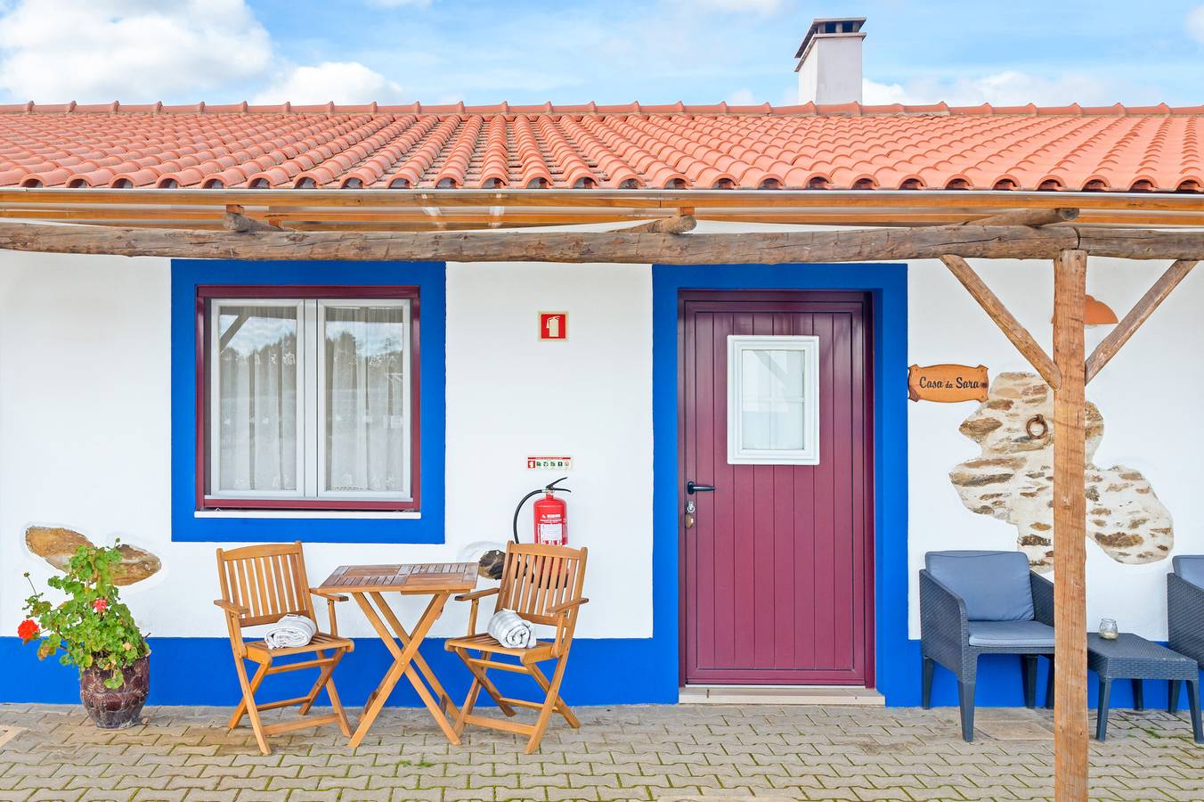 Apartamento inteiro, Casa de férias 'Sara' com vista para a montanha, Wi-Fi e ar condicionado in São Luís, Costa Alentejana