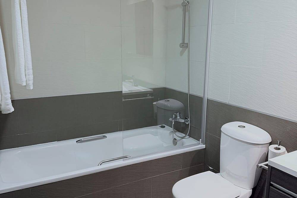 Ganze Wohnung, Beach, Parking & Pool – Central Stay Just 600m from the Sea in Central Lloret de Mar, Lloret de Mar