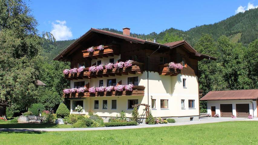 Ferielejlighed for 3 personer, med have og sauna samt balkon i Schladming