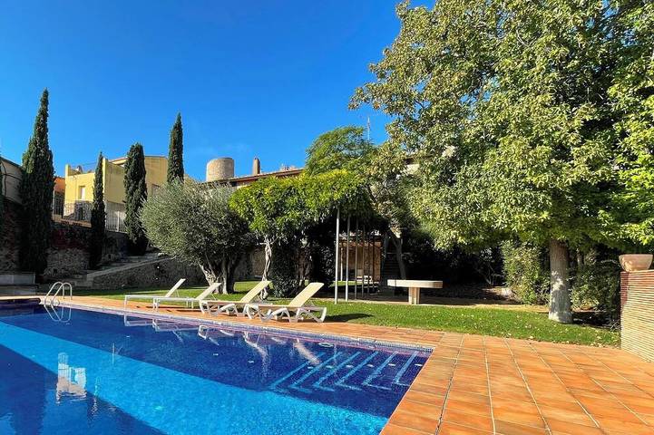 Location de vacances pour 11 personnes, avec Terrasse et Jardin à Bellcaire d'Empordà