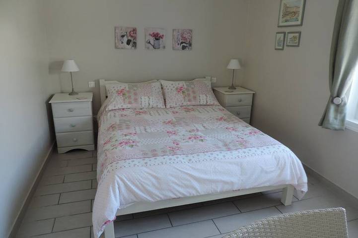 Gîte pour 4 personnes, avec terrasse et jardin à Port-d'Envaux - 2