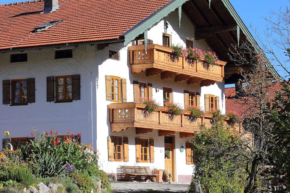 Ganze Wohnung, Ferienwohnung 47m², Bauernhof, Balkon, 2 Schlafzimmer, Wohnküche, Sat-Tv, W-Lan in Frasdorf, Bayerische Alpen