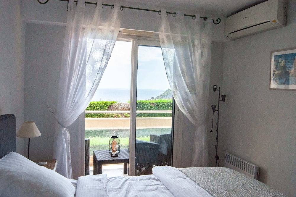 Hel leilighet, 07. Terrace with stunning view of the sea and Cap Ferrat, one bedroom apartment. in Villefranche-sur-Mer, Middelhavskysten (Frankrike)