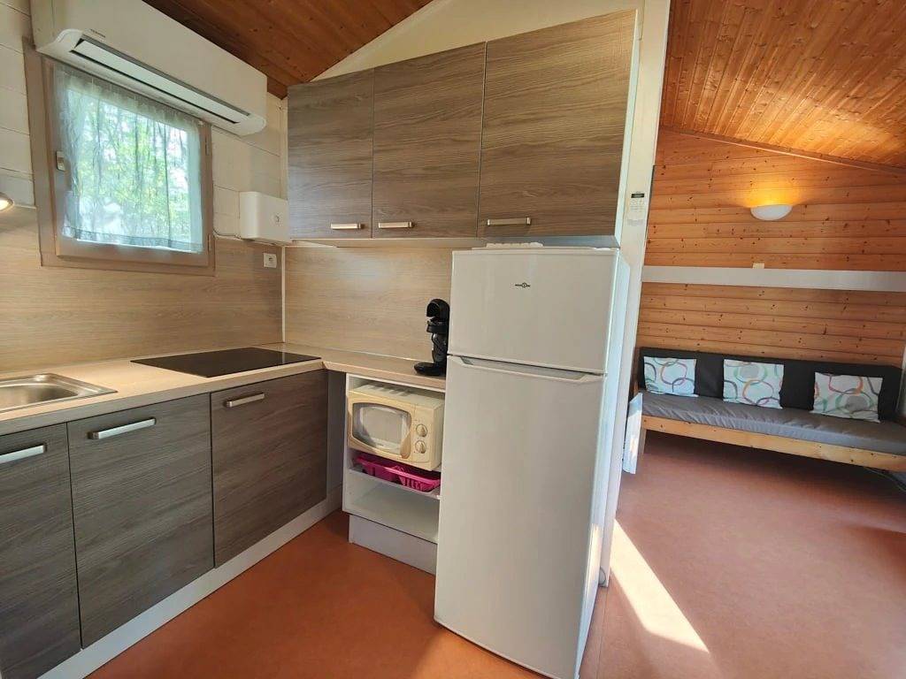 Zecamping 3* piscine couverte pet friendly chalet Tv Bbq clim 29m2 in Montlaur (Midi-Pyrenäen), Parc naturel régional des Grands Causses