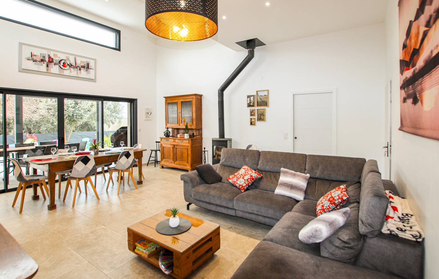 Gemütliche Ferienwohnung mit Pool, Kamin und Parkplatz, 900 m von Montboucher-sur-Jabron entfernt in Montboucher-sur-Jabron, Nyons und Umgebung