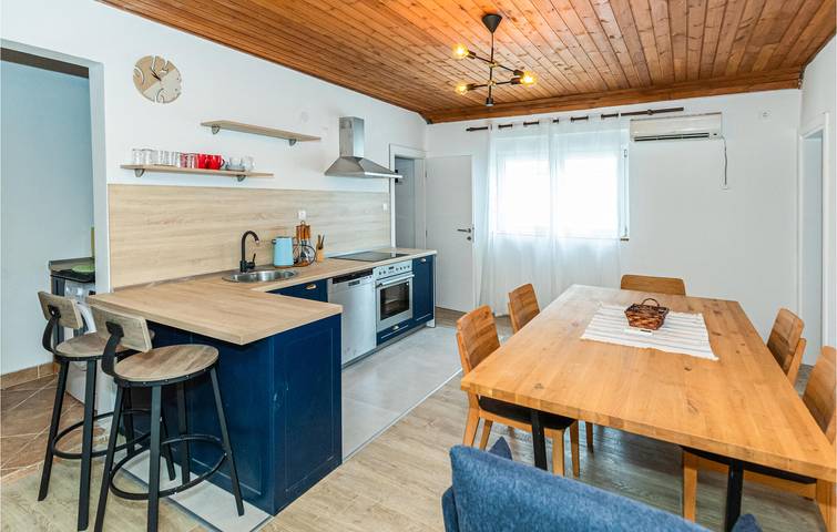 Ganze Ferienwohnung, Charmantes Apartment, 1 km vom Strand entfernt: Modernes Apartment mit WLAN, Klimaanlage und Terrasse in Klek, Dubrovnik-Neretva