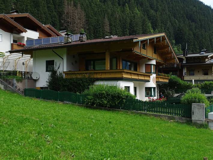Ganze Ferienwohnung, Appartementhaus Zillertal - Ferienwohnung Nr. 1 für 4 Personen in Tuxer Alpen, Finkenberg