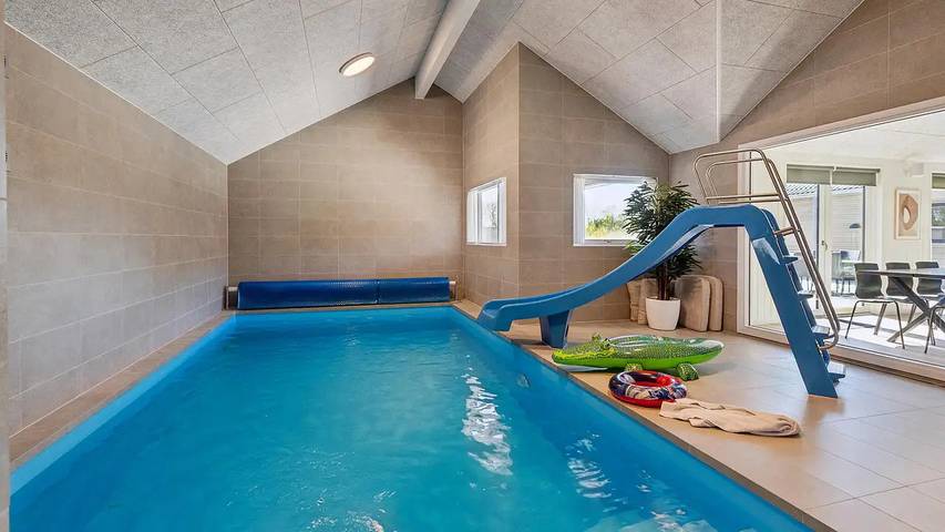 Ferienhaus für 24 Personen, mit Sauna und Garten sowie Pool, mit Haustier