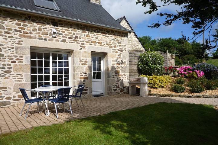 Gîte pour 3 personnes, avec Jardin dans Monts d'Arrée