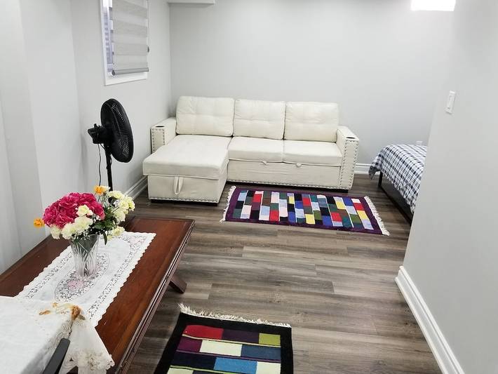 Vacation rental for 7 people, with yard and hot tub as well as terrace in Mississauga