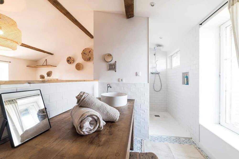 La Petite Maison des Pittoresques – Gîte romantique avec vue sur la Loire in Saint-Jean-Saint-Maurice-sur-Loire, Région de Roanne