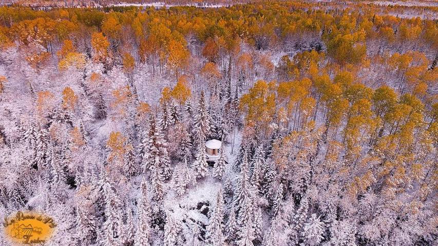 Tente pour 4 personnes, avec jardin ainsi que terrasse et vue dans Canada