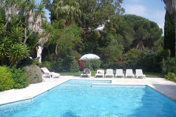 Location de vacances pour 10 personnes, avec Terrasse et Jardin dans Cabasson