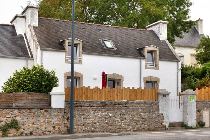 Holiday Home “Cap À L’Ouest” with Shared Terrace, Private Garden, and Wi-Fi in Plouhinec (Finistère), Côte de Cornouaille