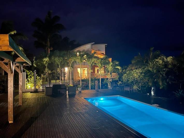 Location de vacances pour 10 personnes, avec jardin ainsi que vue et piscine dans Vincendo - 4