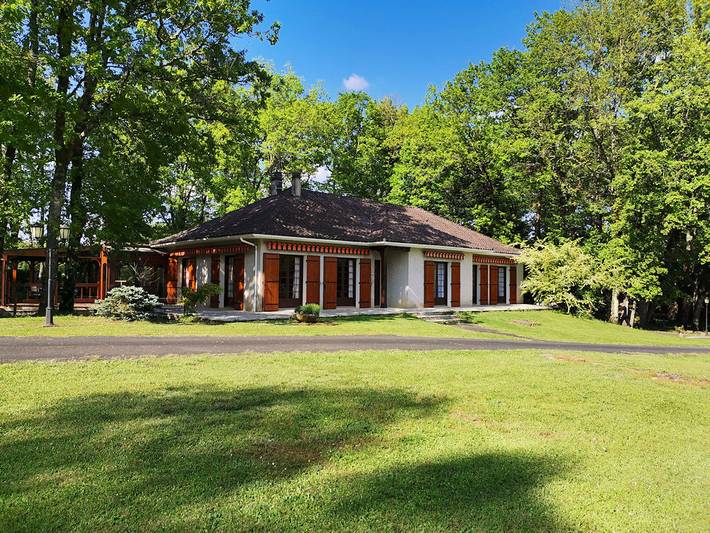 Gîte pour 10 personnes, avec jardin