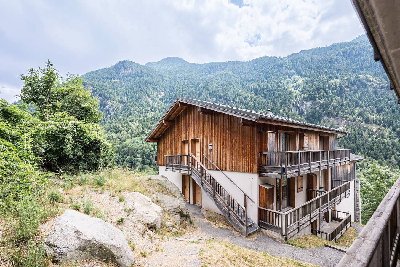 Apartamento entero, Apartamento 'Spa Fleures D'Orelle' con vistas a la montaña, terraza privada y Wi-Fi in Orelle, Región de Saint-Jean-de-Maurienne
