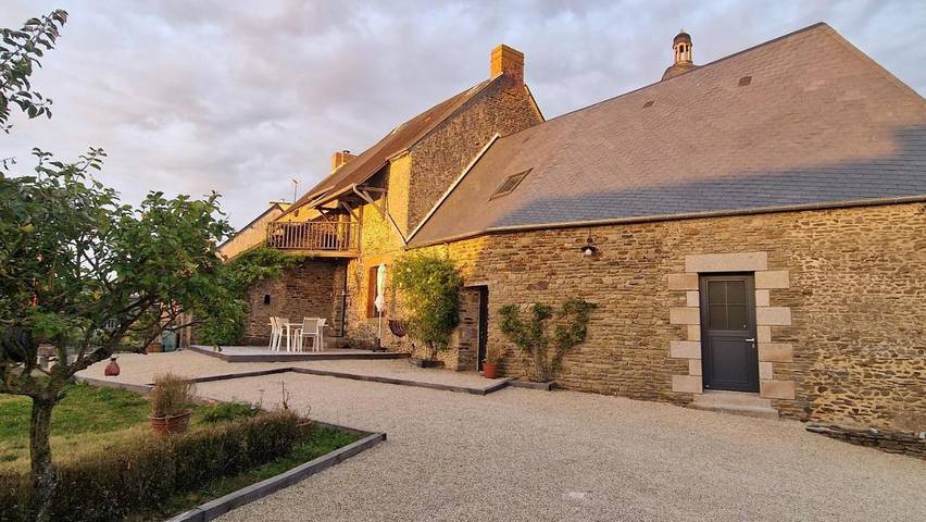 Chambre d’hôte pour 6 personnes, avec Terrasse ainsi que Jacuzzi et Jardin à Pontorson - 2