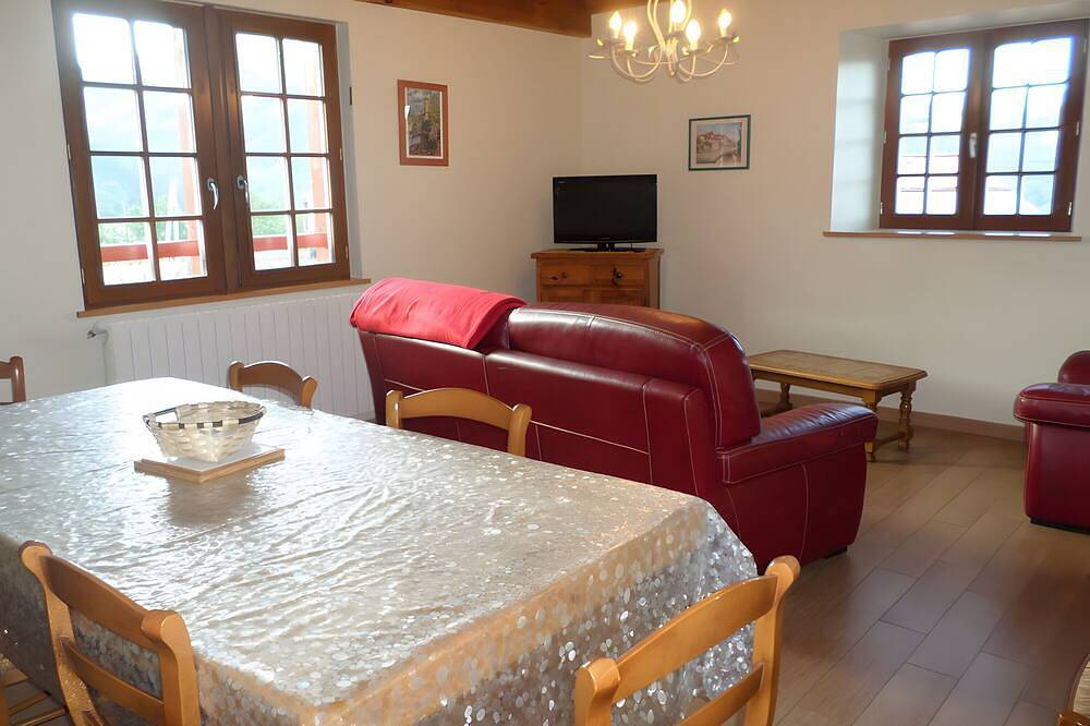 Entire apartment, Apartment/House at the Etchechurikoborda Farm in Ainhoa, Bayonne region