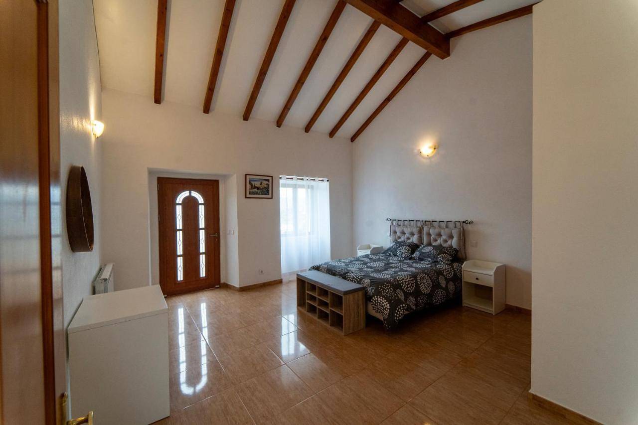 Four-Bedroom House in Famalicão, Leiria distrito