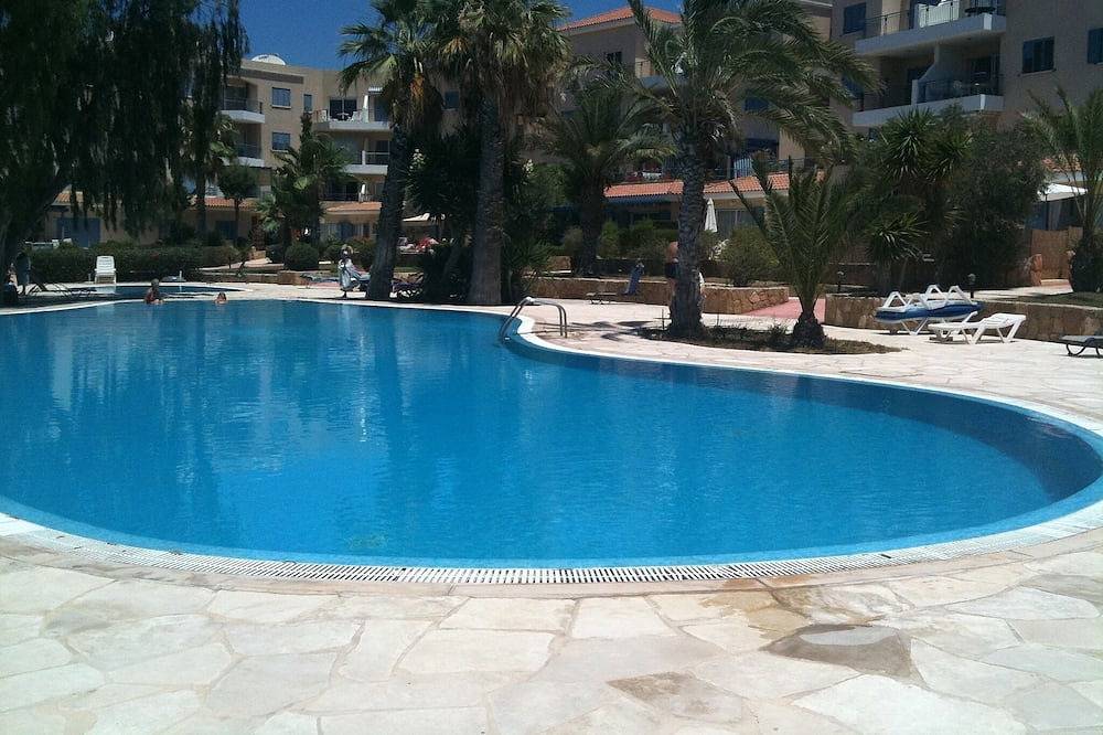 Entire apartment, Apartment in Kings Palace with a sunset view and an easy walk to Venus Beach in Paphos, South Cyprus