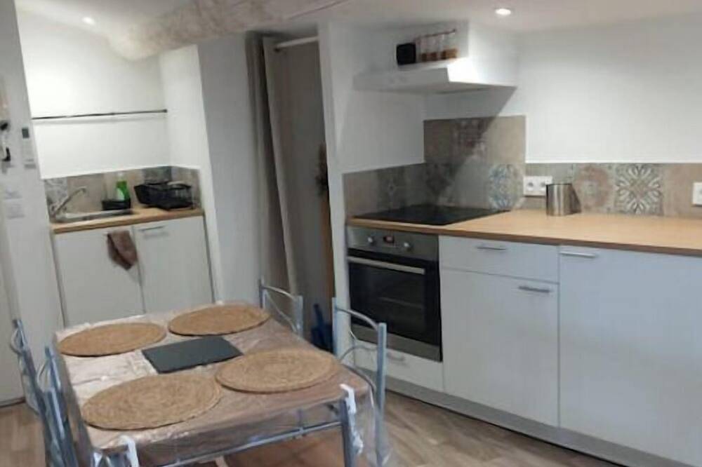 Appartement entier, Appartement rénové dans centre village de Mazan in Mazan, Parc naturel régional du Mont-Ventoux
