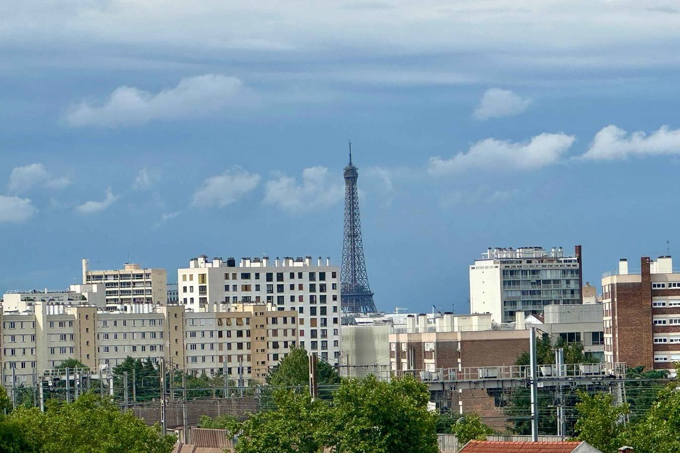 Apartamento entero, Pleasant 2P with balcony & Eiffel Tower view in Malakoff, Altos del Sena