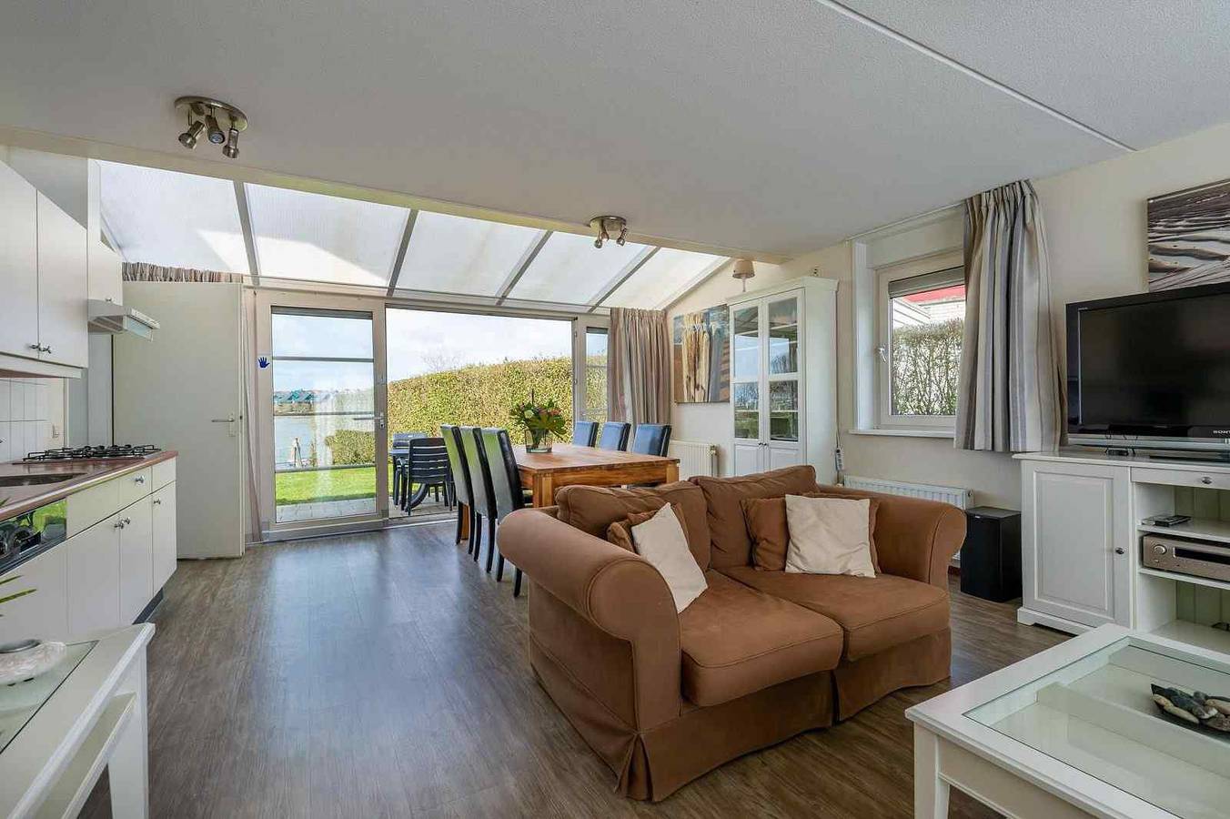 Geräumige Villa für 6 Personen mit Garten und Holzofen in Hoofdplaat in Hoofdplaat, Zeeuwse Kust