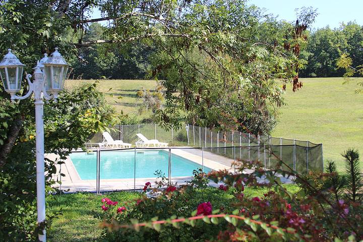 Gîte pour 15 personnes, avec jardin ainsi que terrasse et piscine en Dordogne - 4