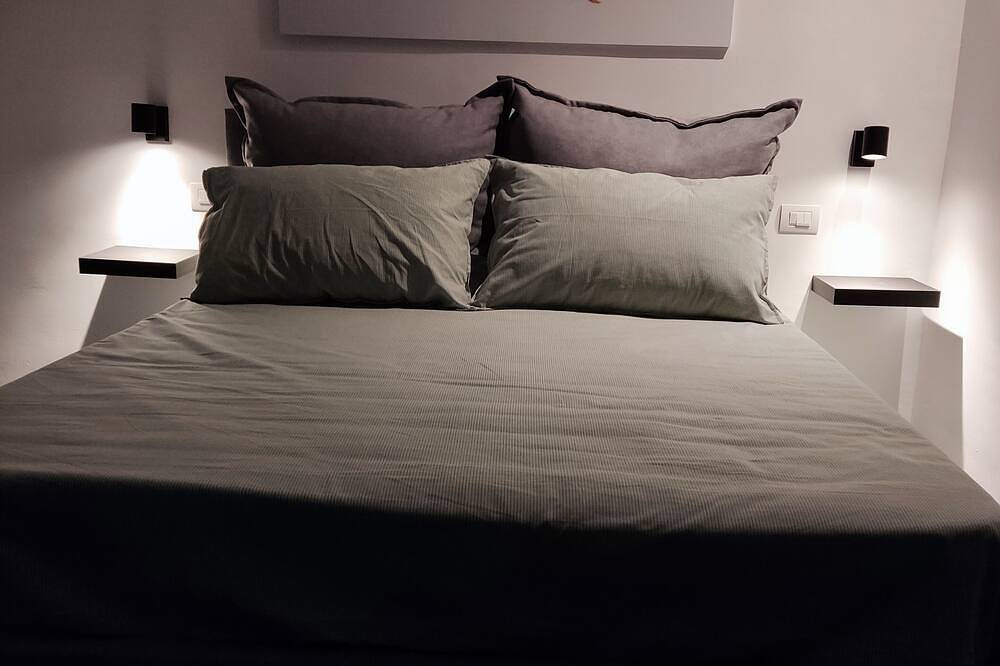 Apartamento entero, Oktò apartments Milazzo: Double Room with Private Bathroom in Milazzo, Provincia de Messina