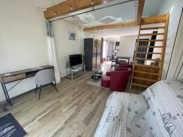 Gîte pour 4 personnes, avec jardin et piscine à Génissieux