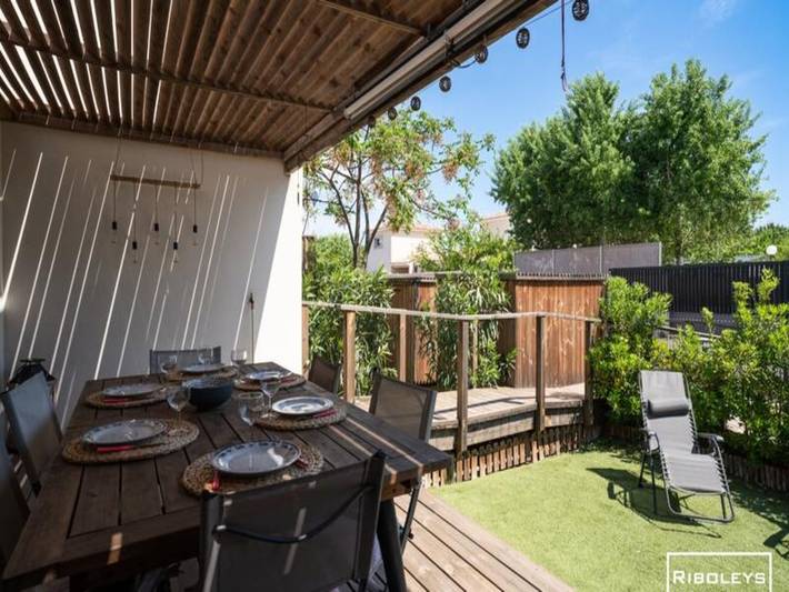 Gîte pour 6 personnes, avec piscine et jardin, adapté aux familles dans Plage de la Farinette