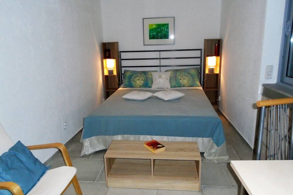 Ganze Wohnung, Ferienwohnung mit Meerblick und Pool - Unter den Oliven in Opština Budva