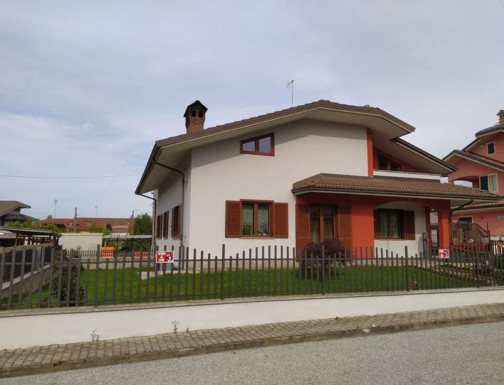 Gîte pour 6 personnes, avec Balcon ainsi que Terrasse et Vue à Borgo San Dalmazzo