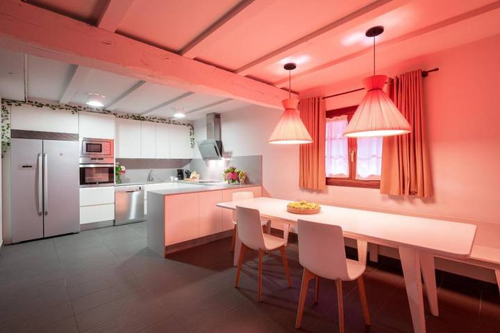 Chalet para 8 personas, con piscina además de vistas y jardín, Se admiten mascotas en Costa Vasca - 2