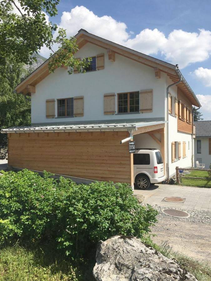 Ferienwohnung für 3 Personen, mit Terrasse und Garten sowie Ausblick in Valbella