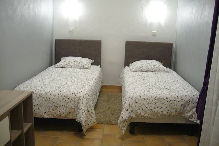 Location de vacances pour 6 personnes, avec terrasse et jardin à Vallabrix - 3