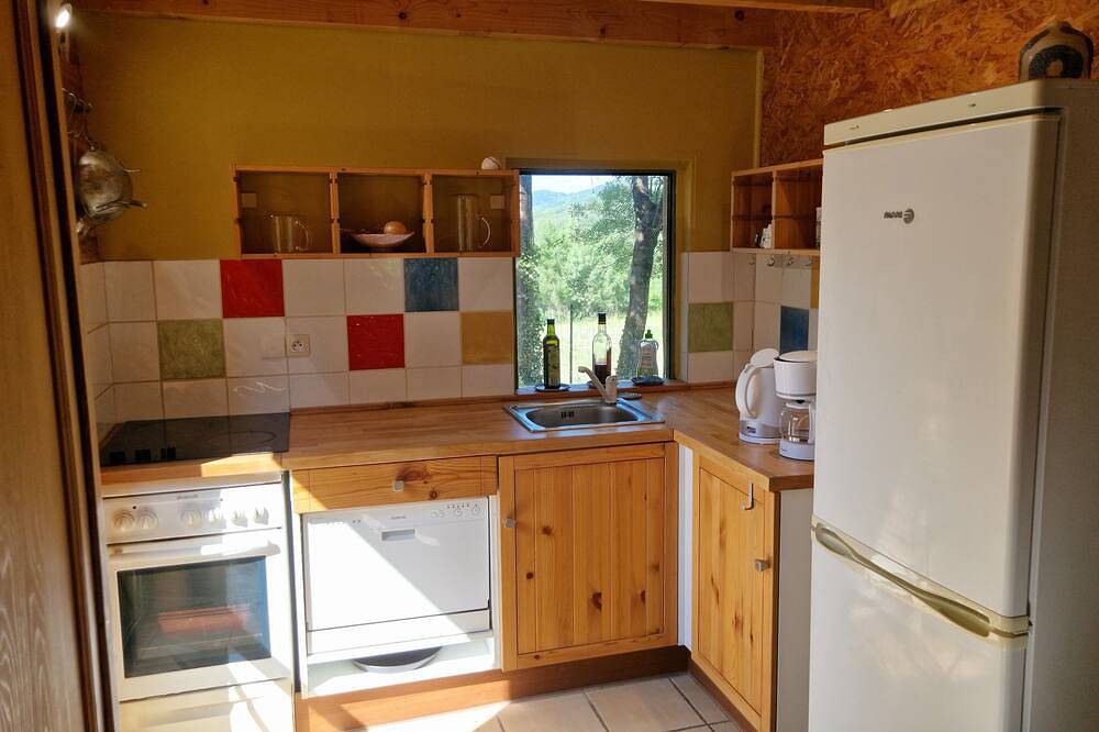 Gîte nature avec vue, piscine & atelier céramique in Soumont, Région de Lodève