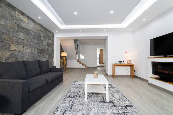 Casa de vacaciones 'Azores Pdl House' con Wi-Fi, balcón y terraza in Isla de San Miguel, Ponta Delgada