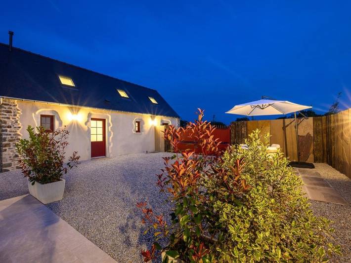 Gîte pour 4 personnes, avec jardin ainsi que jacuzzi et terrasse